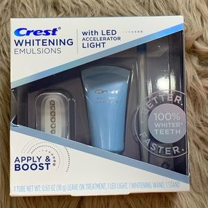 Crest Whitening Emulsions With LED Accelerator Light